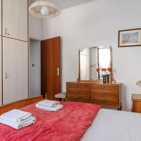 A Tinian House Apartamento Tínos