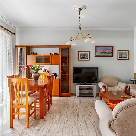 A Tinian House Appartement *